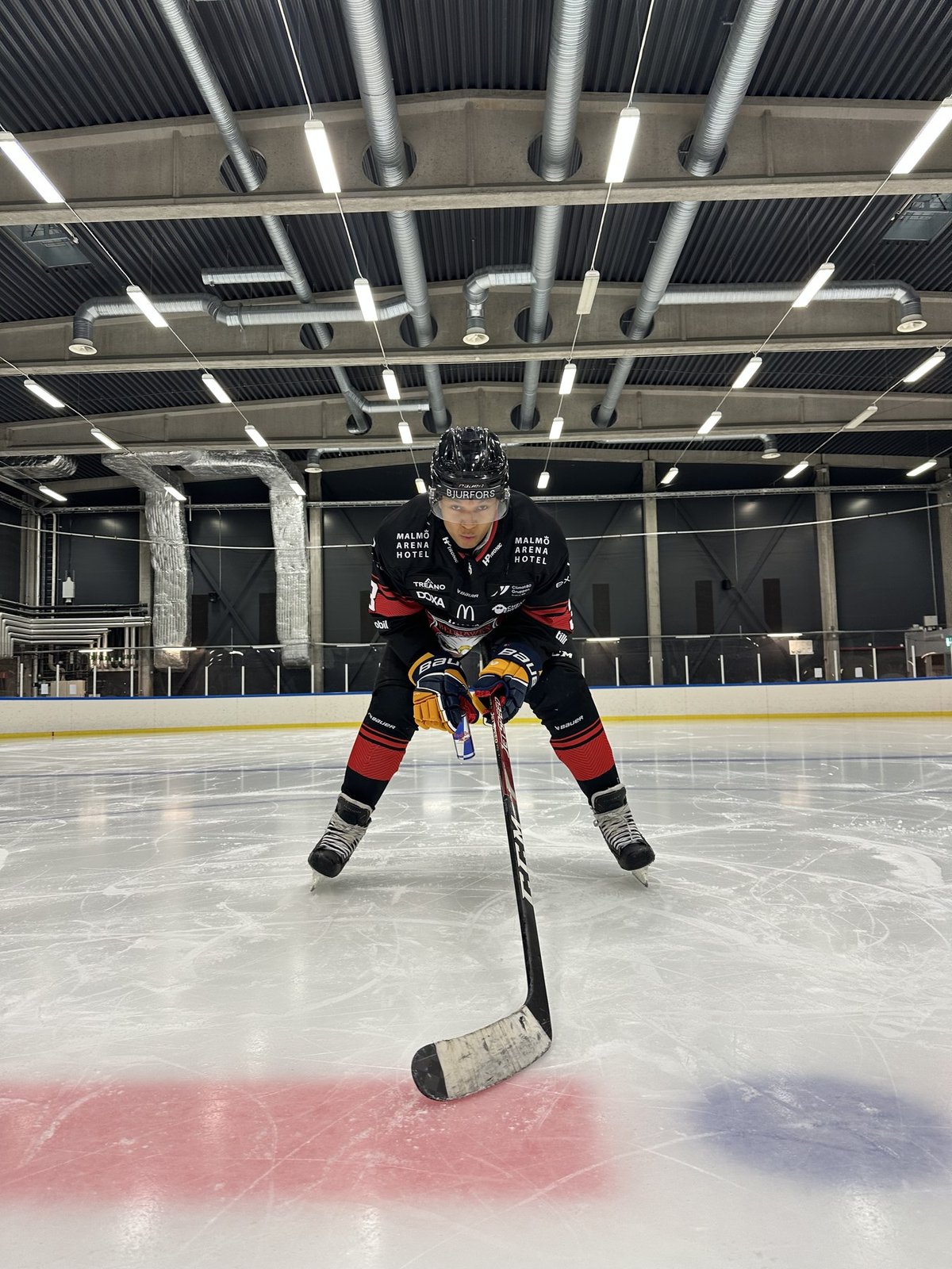 Liam on the ice in Malmö Redhawks kit